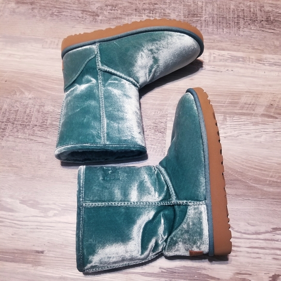 UGG Shoes - UGG Short Li Atlantic Blue Velvet Rare Boots